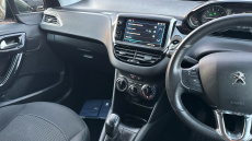 Peugeot 208 1.2 PureTech 82 Signature 5dr [Start Stop] Petrol Hatchback